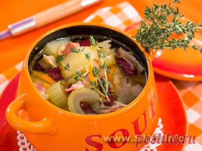 Суп с беконом, сельдереем и фасолью