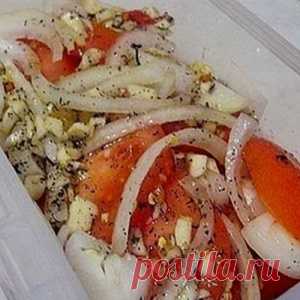 Приготовьте к мясу прекрасную закуску из помидоров и лука. Взрывной рецепт!