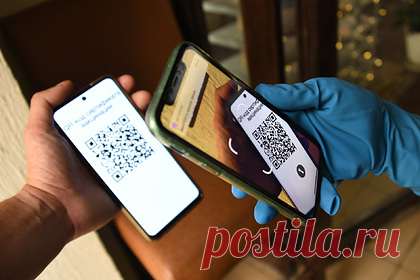 В Совфеде поддержали законопроект о ковид-сертификатах в общественных местах. Комитет Совета Федерации по конституционному законодательству и госстроительству поддержал концепцию законопроекта об использовании в общественных местах ковид-сертификатов. Об этом заявил глава комитета Андрей Клишас. Он отметил, что жизнь и здоровье россиян являются высшим благом, чему соответствует законопроект.