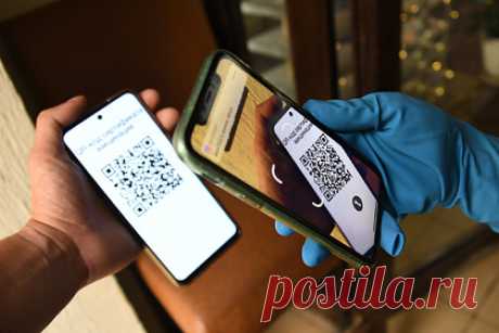 В Совфеде поддержали законопроект о ковид-сертификатах в общественных местах. Комитет Совета Федерации по конституционному законодательству и госстроительству поддержал концепцию законопроекта об использовании в общественных местах ковид-сертификатов. Об этом заявил глава комитета Андрей Клишас. Он отметил, что жизнь и здоровье россиян являются высшим благом, чему соответствует законопроект.