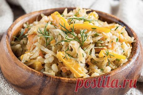 7 способов потушить капусту
По вкусу и аромату «несезонные» овощи всегда проигрывают тем, которые были собраны в сезон созревания на пике своей спелости. Благо последних в осеннем меню предостаточно. Уже много лет бессменны…