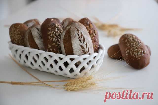 Rye Sourdough Mini Breads - Ржаные Цельнозерновые Булочки Рецепт Активная закваска 220 г.Вода 700 г.Патока 80 г.Мука ржаная 600 г.Мука пшеничная (из цельного зерна) 350 г.Соль 22 г.Какао 7 г.Кориандр 1 ч л.
