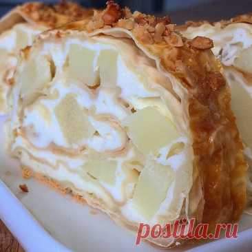 Пост на стене Грушевый рулет из лаваша: супер-перекус! 🔸на 100грамм - 121.07 ккал🔸Б/Ж/У - 10.69/1.94/15🔸  Ингредиенты: Лаваш - 1 шт Яйца - 2 шт Творог обезжиренный - 300 г Груша - 1 шт Подсластитель - по вкусу  Приготовление: Грушу нарезаем на кусочки. 1 яйцо и 1 белок смешиваем с творогом, добавляем подслатитель. Лаваш расстилаем на столе, выкладываем на него творожную массу и распределяем ее по всей поверхности. Сверху выкла...