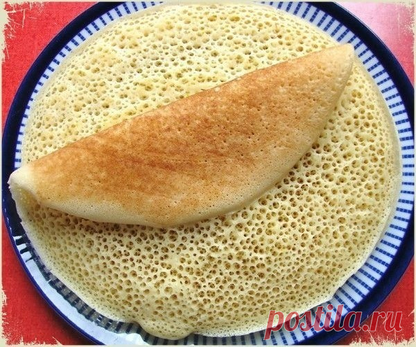 Марокканские блинчики “1000 И 1 дырочка” - АЖУРНОЕ ДЫРЧАТОЕ ЧУДО!

650 г воды;
300 г муки;
100 г манной крупы;
2 яичных желтка;
1 ч. л. сахарного песка;
1 ч. л. растительного масла;
0,5 ч. л. сухих дрожжей;
0,5 ч. л. разрыхлителя;
щепотка соли.
Для соуса:
50 г сливочного масла;
7 ст. л. меда

Приготовление:
В миске смешать все сухие ингредиенты: муку, соль, дрожжи, манку, сахар и разрыхлитель.
Добавить желтки, растительное мало и влить постепенно теплую воду.
Вымешать тест...