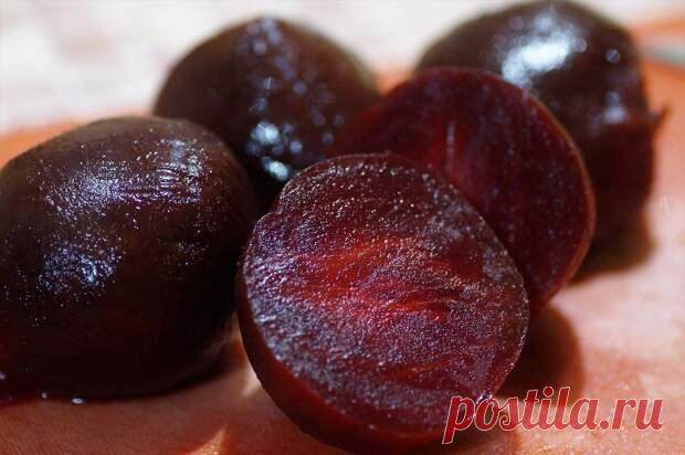 Что добавить при варке свеклы чтобы сохранить ее яркий цвет. И другие хитрости приготовления этого корнеплода - Будет вкусно - 1 апреля - Медиаплатформа МирТесен Свекла - это овощ с насыщенным вкусом и множеством полезных свойств. Она может использоваться в различных блюдах, будь то салаты, супы или гарниры. Однако, перед тем как приступить к готовке, важно правильно приготовить свеклу, чтобы она была сочной, нежной и легко чистилась. Процесс приготовления - 1 апреля - 437...