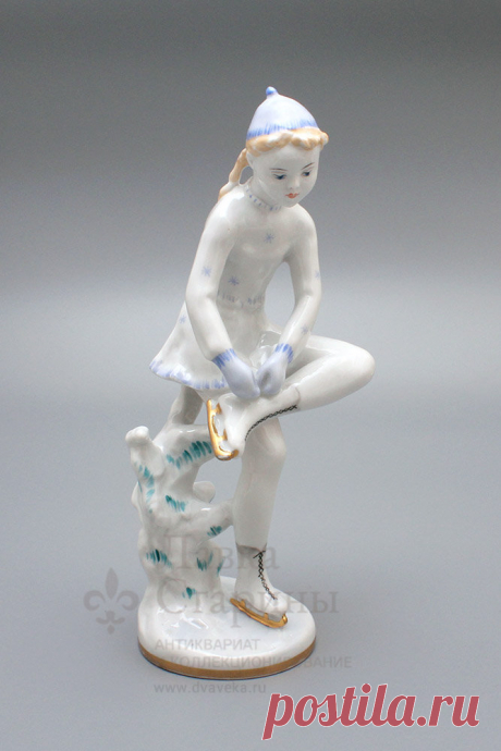 Статуэтка «Юная конькобежка», ЛФЗ, 1950-60 гг., скульптор Велихова С. Б., художник Е. Н. Лупанова, фарфор.