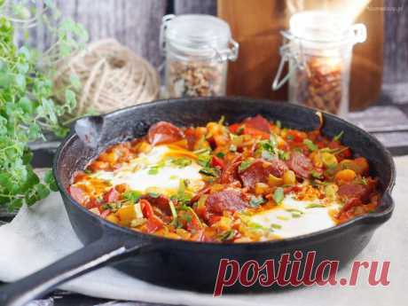 Shakshouka с чоризо, тиквички и нахут / леблебия, тиквички и чоризо Shakshuka - Карамел кулинарен блог