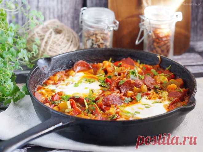 Shakshouka с чоризо, тиквички и нахут / леблебия, тиквички и чоризо Shakshuka - Карамел кулинарен блог