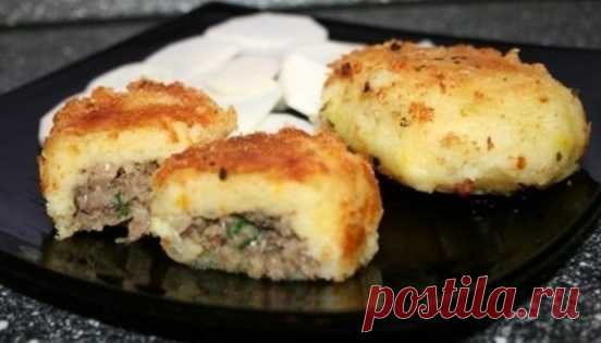 Пирожки со шпротами: http://klubzhenshhin.ru/kulinariya/kartofelnyie-piroz.. Бесподобный вкус этих картофельных пирожков с начинкой из шпрот превзойдет все ваши ожидания!