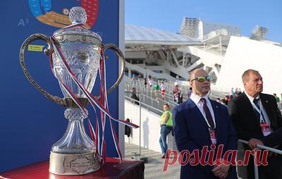 Российский футбольный союз вдвое увеличил призовые за победу в финале Кубка России. Победитель турнира сможет получить 40 млн рублей Российский футбольный союз (РФС) с сезона-2019/20 вдвое увеличит призовой фонд за победу в финальном матче Кубка страны. Согласно регламенту турнира, победитель получит 40 млн руб., а проигравший - 20 млн руб. В сезоне-2018/19 финалисты Кубка заработали по 10 млн руб, сообщает 