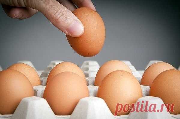 20 суперских фактов-подсказок, с которыми вы не пропадёте 

1. Чтобы котлеты были вкуснее… 
Самые вкусные котлеты получатся из фарша, который постоит 5–6 часов вместе с нарезанным луком, солью и специями в холодильнике. Мясо немного замаринуется, котлеты будут гораздо вкуснее! 
2. Снять боль в горле… 
Горячее молоко с кардамоном — напиток, который быстро поможет снять воспаление, если начинает болеть горло. 
3. Легко разжечь костер…. 
Если нужно быстро разжечь костер, вспо...