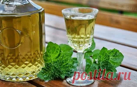 Новогоднее меню 2019: новые рецепты для праздничного стола - Напитки - Лимонно-мятная настойка