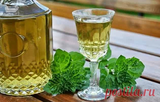 Новогоднее меню 2019: новые рецепты для праздничного стола - Напитки - Лимонно-мятная настойка