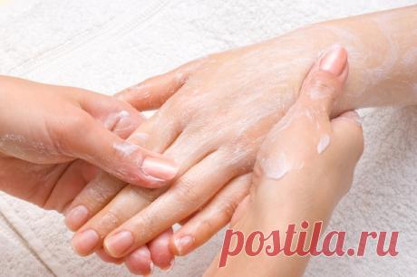 ЕСЛИ НА РУКАХ ТРЕЩИНЫ

Руки,как и лицо нуждаются в постоянной заботе.Но часто многие
женщины заботятся о них от случая к случаю.Не ухоженные,с сухой
кожей,потрескавшиеся,они выдают возраст женщин.Но ни маски,ни
Показать полностью...