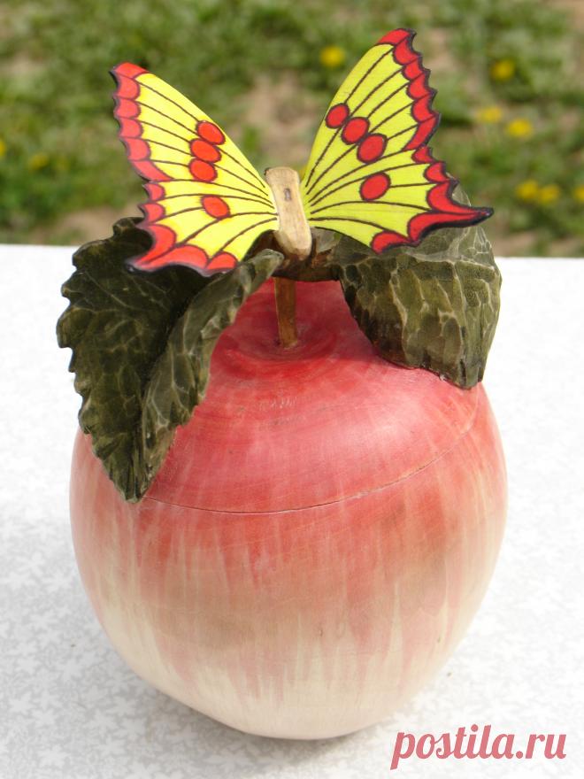 Размер шкатулки 15 см. Продана. Заказы принимаются. Цена 10000 руб.