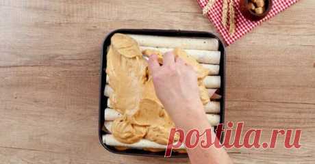 В детстве не было ничего вкуснее бабушкиных тортов! И пока на праздниках все наслаждались мясом по-французски, я с нетерпением ждала десерта. Потому что коронным блюдом бабушки был восхитительный торт с вишнями. Тот самый, с трубочками и белым кремом. Спустя много лет я встретила упрощенный рецепт,