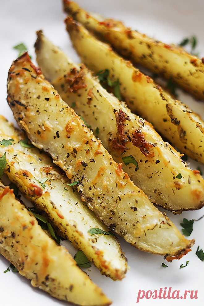 Baked Garlic Parmesan Potato Wedges - Creme De La Crumb