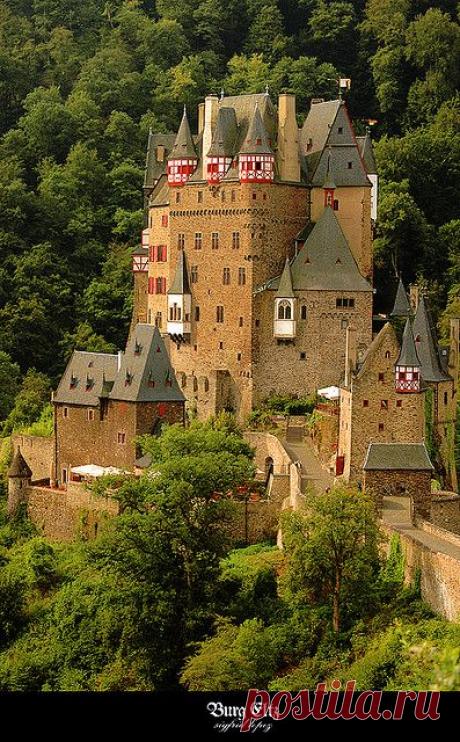 Пользователь Stefan Wansing сохранил этот пин на доску «Die Burg Elz»
~Burg Eltz is a medieval castle nestled in the hills above the Moselle River between Koblenz and Trier, Germany. It is still owned by a branch of the same family that lived there in the 12th century, 33 generations ago~ #germany #burgeltz
  |  Pinterest