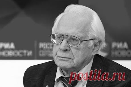 Умер стоявший у истоков советской программы по изучению Луны академик. Академик Михаил Маров, который стоял у истоков советской программы по изучению Луны и планет Солнечной системы, умер на 91-м году жизни, сообщил научный руководитель Института космических исследований (ИКИ) РАН Лев Зеленый. Маров написал более 250 научных работ и 15 монографий.