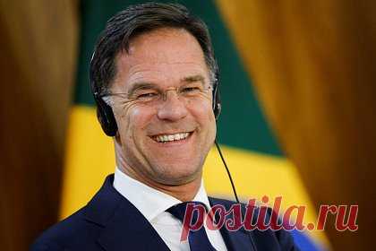 Премьер-министр Нидерландов заявил о желании подать в отставку. Премьер-министр Нидерландов Марк Рютте объявил, что подает королю прошение об отставке своего правительства. Политик объявил об отставке после того, как правительственная коалиция не смогла после долгих консультаций договориться о мерах по ограничению притока просителей убежища.