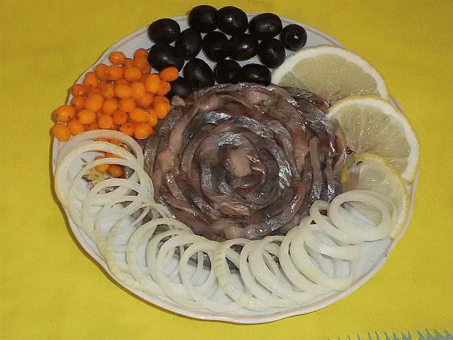 Селёдка на праздничный стол!
Идея нарезки селедки на заметку