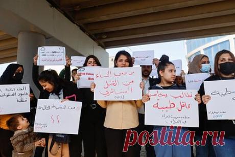 В Ираке вспыхнули протесты из-за убитой отцом 22-летней блогерши. Жители Ирака в воскресенье, 5 февраля, провели акцию протеста против гендерного насилия, осудив смерть 22-летней блогерши, погибшей от рук собственного отца. Как уточняет со ссылкой на представителя министерства внутренних дел Ирака Саад Маана Washington Post, Тиба аль-Али была убита родственником 31 января.