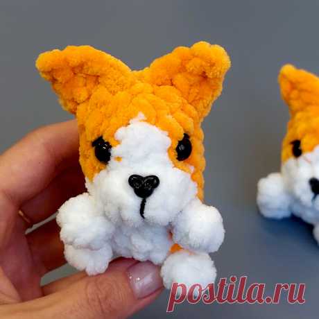 PDF Коржик крючком. FREE crochet pattern; Аmigurumi toy patterns. Амигуруми схемы и описания на русском. Вязаные игрушки и поделки своими руками #amimore - плюшевая собака породы Корги, пёс, маленькая собачка из плюшевой пряжи, щенок, пёсик.