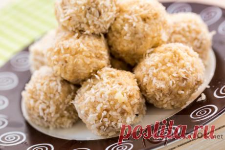 Сливочные шарики из печенья со сгущенкой, рецепт десерта с фото