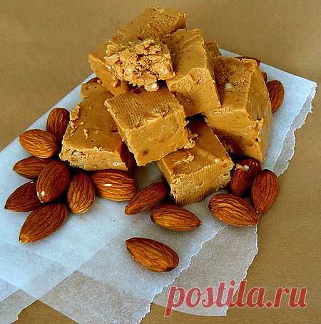 Туррон с ореховым ассорти.
Turron – (в переводе с исп.) нуга - сладкое ореховое тесто…