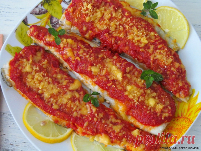 Рыба запеченная под соусом из красного перца
