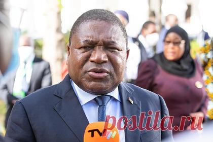 Президент Мозамбика ушел на самоизоляцию из-за COVID-19. Президент Мозамбика Филипе Ньюси и его супруга Исаура сдали положительные тесты на коронавирус и ушли на самоизоляцию. По словам президента, болезнь у него и его супруги протекает бессимптомно. Они самоизолировались еще до получения результатов ПЦР-тестов, которые они прошли после нескольких публичных мероприятий.