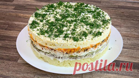 Слоеный салат со шпротами Вкусный слоеный салат со шпротами. Очень похож на закусочный торт.В рецепте указана соль по вкусу, так как по желанию и вкусу каждый слой можно присыпать солью, я же солила только картофель.Рецепт:Шпр...