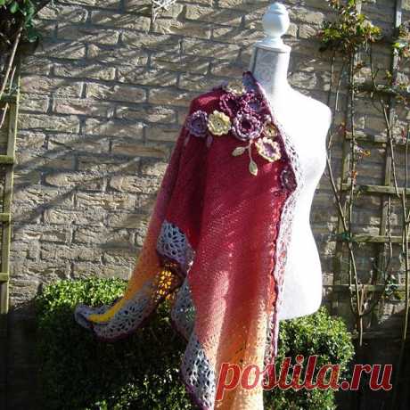 My new pattern for a crocheted shawl/wrap using two Scheepjes Whirl cakes. Using interesting crochet patterns and sewn on crocheted flowers. Introduction discount of 20% until May 17th, 23.59 CEST on Ravelry. #crochetpattern #crochet #crochetshawl #crochetwrap #wrappattern #shawlpattern #crochetshawlpattern #scheepjeswhirl #crochet_lovers_world