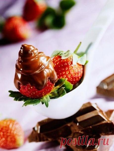Романтический ужин: Клубника в шоколаде