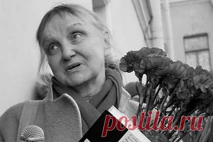 Умерла приемная внучка Анны Ахматовой. Умерла Анна Каминская, приемная внучка поэтессы Анны Ахматовой. Искусствоведка, проработавшая более 30 лет в Эрмитаже, скончалась в 82 года. Причина смерти не уточняется, однако известно, что Каминская продолжительное время болела. Отмечается, что знаменитая поэтесса относилась к ней как к родной внучке.