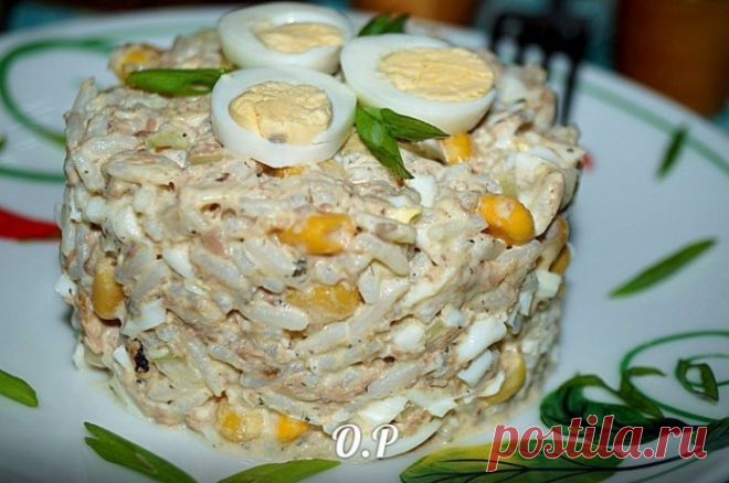 Обалденный рыбный салат с рисом и кукурузой | NashaKuhnia.Ru