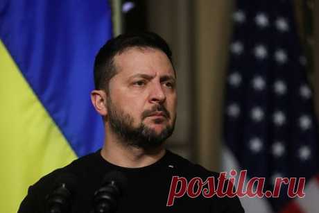 В США предложили заставить Зеленского сесть за стол переговоров. В США предложили заставить президента Украины Владимира Зеленского сесть за стол переговоров. По мнению автора издания The Nation, Зеленский не может пойти на переговоры из-за «националистических демонстраций или возможного переворота». Он добавил, что у Украины нет шансов победить в конфликте с Россией.