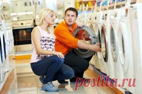 Как правильно стирать вещи в стиральной машине Каких-нибудь 100 лет назад женщины стирали одежду при помощи грубых досок, полоскали белье в ледяной воде и развешивали сушиться на улице. Зимой это необходимое бытовое занятие превращалось в настояще...