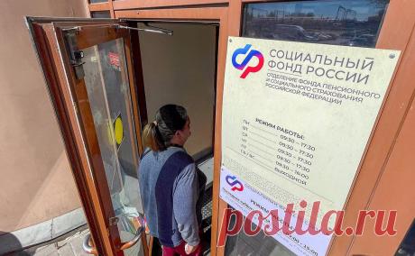 Социальный фонд закончил год с техническим дефицитом почти на ₽600 млрд. Бюджет Соцфонда в первый год его существования исполнен с дефицитом на ₽593 млрд. Это связано с тем, что федеральный трансферт на расходы фонда был перечислен еще в конце 2022-го. Вклад взносов с зарплат в доходах СФР резко вырос