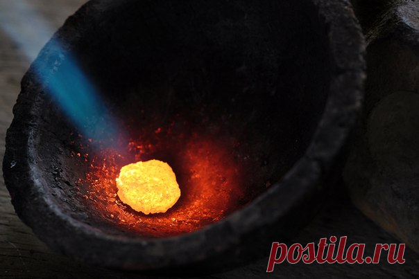 «Мы пили ртуть, чтобы избавиться от одиночества». Фотограф Андрей Гордасевич рассказал историю старателей из перуанских джунглей, которые живут добычей золота.