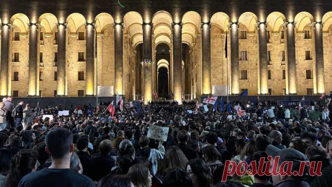 В парламенте Грузии попытались сорвать заседание во время обсуждения закона об иноагентах. В парламенте Грузии был объявлен технический перерыв во время обсуждения законопроекта об иноагентах. Об этом сообщает Sputnik Грузия. Отмечается, что спикер парламента Шалва Папуашвили объявил перерыв, после чего из зала вывели лидера ...
