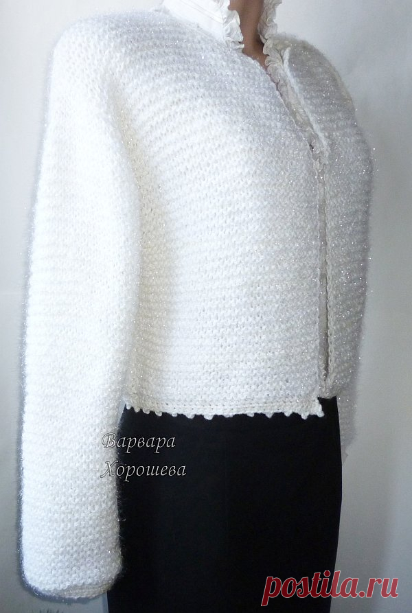 Белый вязаный кардиган. Оверсайз. Модное крупное вязание. Оригинальное оформление рукава. Белый цвет всем к лицу. Дополнит как классический наряд, так и в стиле бохо. Фасон можно изменить по Вашему желанию. Например, связать в таком стиле болеро или, наоборот, сделать кардиган длиннее.