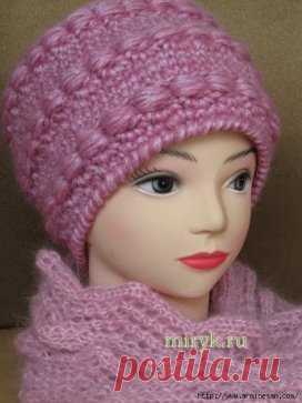 Потрясающая шапочка-кубанка
Эти великолепные шапочки связала мастерица Людмила и все её прекрасные модели шапочек выставлены на Осинке.
Хотела поставить ссылочку, на ее модели, но она оказалась битой.
Шапочки вяжутся так: -связать 3 в.п.
В первую связать 8 ст. без накида.
В зависимости от толщины крючка и пряжи их может быть 6 или 7. -если донышко плоское, вяжете по кругу с прибавками: в первом ряду- два столбика в каждую петлю предыдущего ряда, во втором ряду — в каждую вторую, в третьем — в к