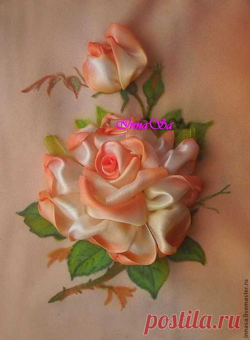 СТЕЖОК, ЕЩЁ СТЕЖОК. Как вышивать атласными лентами розы 
Работы и мастер-класс от InnaSa
Для вышивки автор использует габардин (можно на льне или канве). Тонируем акриловыми красками для ткани, листья рисуем акварельными карандашами
Для серединки берем л…