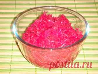 Капуста маринованная со свеклой и чесноком