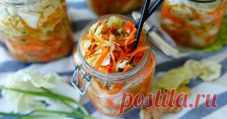 Заготавливаем капустку на зиму! 9 супер рецептов!

1 Маринованная капуста на зиму
2 Капустный салат на зиму "Осенний"
3 Салат "Осенний на зиму -2"
4 Капуста скороспелая
5 Капуста для тех кто любит голубцы
6 Капуста по-гурийски
7 Баклажаны кусочками с капустой на зиму
8 Краснокочанная капуста маринованная
9 Огурцы в капустных листьях.

Маринованная капуста на зиму

Расчет продуктов на одну 3-х литр.банку:
1,5л воды, 4ст.л.сахара, 2ст.л.соли,
1ч.л. 70%уксуса, 5шт.горошин пер...