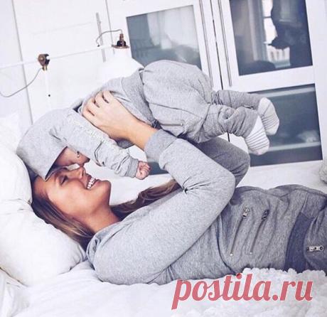 Быть мамой девочки - это значит, что дома есть маленькая модница, помощница, няня, повар, художница, дрессировщица, фотомодель и школа в одном лице! / Логика моды