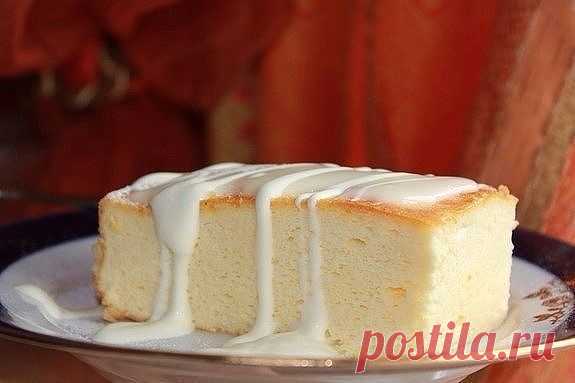 Фантастически вкусная творожная запеканка ￼ 

Ингредиенты: 

￼ 250г. творога 
￼ 1 ст. ложка сахара 
￼ 0.5 чайной ложки соли 
￼ 2 яйца взбить 
￼ 2 ст. ложки манной крупы 
￼ 0.5 стакана молока 

Приготовление: 

Манку с молоком смешать и дать постоять минут 10, чтобы крупа набухла. Взбить яйца с сахаром, добавить творог, соль и набухшую манку. Всё перемешать и вылить в форму, смазанную маргарином и посыпанную сухарями или манной крупой (чтобы не прилипало) Запекать в разогре...