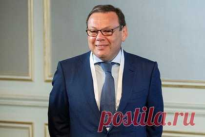 Российский миллиардер Фридман выиграл суд у домработницы. Российский миллиардер Михаил Фридман выиграл суд у домработницы. Суд счел, что домработница стала «жертвой процесса», а Фридману пришлось бы идти на уголовное преступление, чтобы платить ей деньги. Истец Доминика Козлик пыталась через суд добиться выплат, которых она лишилась после попадания бизнесмена под санкции.