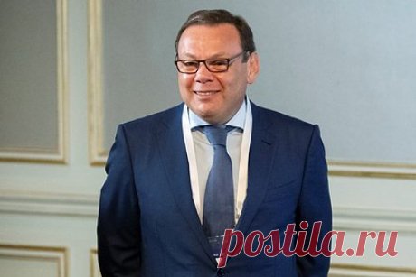 Российский миллиардер Фридман выиграл суд у домработницы. Российский миллиардер Михаил Фридман выиграл суд у домработницы. Суд счел, что домработница стала «жертвой процесса», а Фридману пришлось бы идти на уголовное преступление, чтобы платить ей деньги. Истец Доминика Козлик пыталась через суд добиться выплат, которых она лишилась после попадания бизнесмена под санкции.
